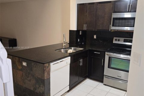 Touwnhouse à vendre à Miami, Floride: 2 chambres, 88.26 m2 № 2062993 - photo 7