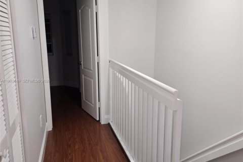 Touwnhouse à vendre à Miami, Floride: 2 chambres, 88.26 m2 № 2062993 - photo 13