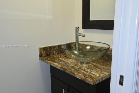 Touwnhouse à vendre à Miami, Floride: 2 chambres, 88.26 m2 № 2062993 - photo 14