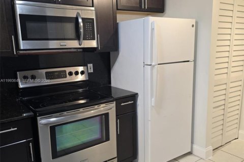 Touwnhouse à vendre à Miami, Floride: 2 chambres, 88.26 m2 № 2062993 - photo 8