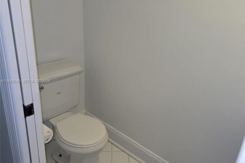 Touwnhouse à vendre à Miami, Floride: 2 chambres, 88.26 m2 № 2062993 - photo 15