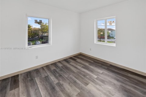 Touwnhouse à vendre à Miami, Floride: 4 chambres, 154.22 m2 № 2079282 - photo 28