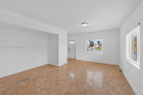Touwnhouse à vendre à Miami, Floride: 4 chambres, 154.22 m2 № 2079282 - photo 7