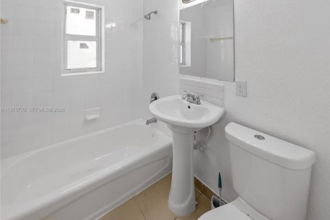 Touwnhouse à vendre à Miami, Floride: 4 chambres, 154.22 m2 № 2079282 - photo 27