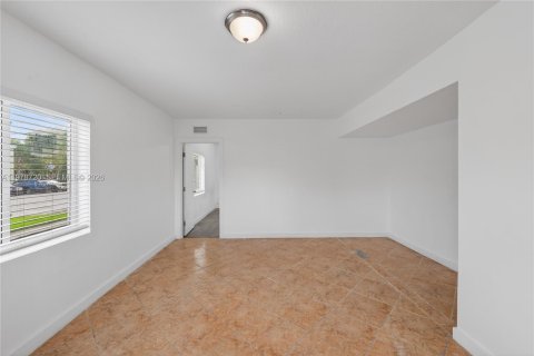 Touwnhouse à vendre à Miami, Floride: 4 chambres, 154.22 m2 № 2079282 - photo 17
