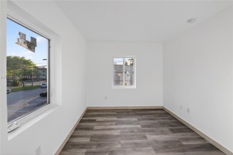 Touwnhouse à vendre à Miami, Floride: 4 chambres, 154.22 m2 № 2079282 - photo 29