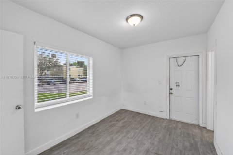 Touwnhouse à vendre à Miami, Floride: 4 chambres, 154.22 m2 № 2079282 - photo 15