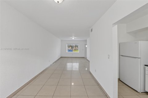 Touwnhouse à vendre à Miami, Floride: 4 chambres, 154.22 m2 № 2079282 - photo 18