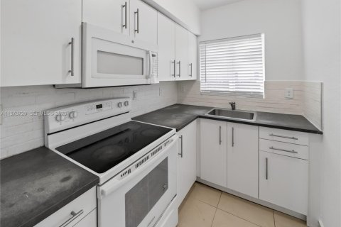 Touwnhouse à vendre à Miami, Floride: 4 chambres, 154.22 m2 № 2079282 - photo 22