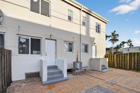Touwnhouse à vendre à Miami, Floride: 4 chambres, 154.22 m2 № 2079282 - photo 10