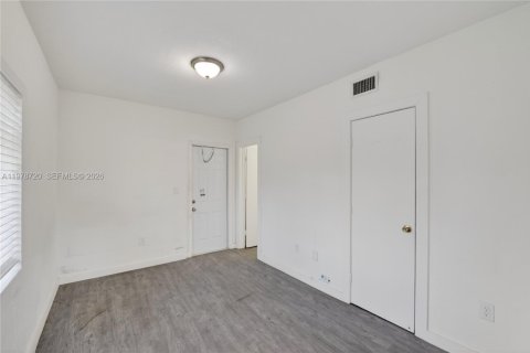 Touwnhouse à vendre à Miami, Floride: 4 chambres, 154.22 m2 № 2079282 - photo 14