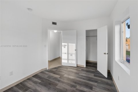 Touwnhouse à vendre à Miami, Floride: 4 chambres, 154.22 m2 № 2079282 - photo 30