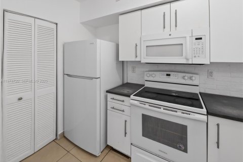 Touwnhouse à vendre à Miami, Floride: 4 chambres, 154.22 m2 № 2079282 - photo 21