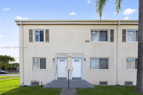 Touwnhouse à vendre à Miami, Floride: 4 chambres, 154.22 m2 № 2079282 - photo 11