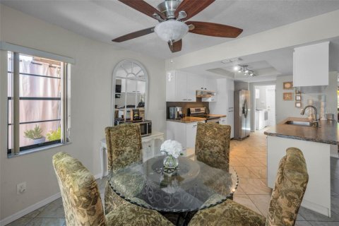 House in New Port Richey, Florida 3 bedrooms, 189.15 sq.m. № 1911072 - photo 29