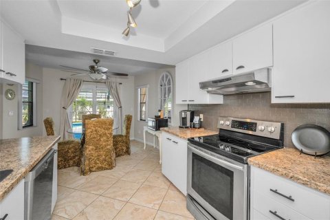 House in New Port Richey, Florida 3 bedrooms, 189.15 sq.m. № 1911072 - photo 27