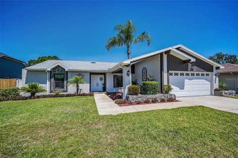 House in New Port Richey, Florida 3 bedrooms, 189.15 sq.m. № 1911072 - photo 3