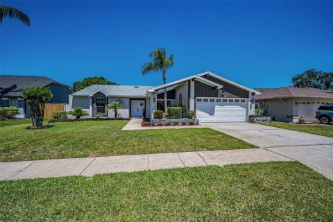 House in New Port Richey, Florida 3 bedrooms, 189.15 sq.m. № 1911072 - photo 5
