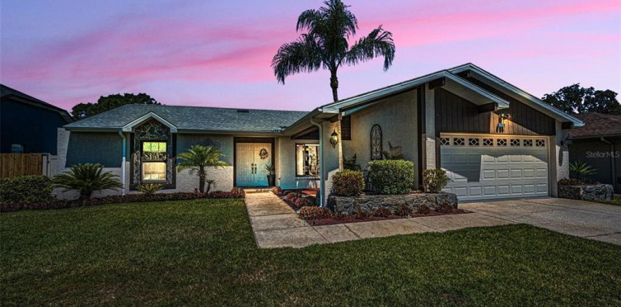 House in New Port Richey, Florida 3 bedrooms, 189.15 sq.m. № 1911072