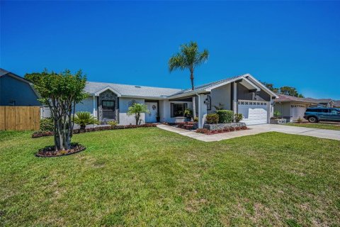 House in New Port Richey, Florida 3 bedrooms, 189.15 sq.m. № 1911072 - photo 6
