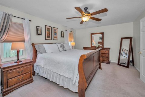 House in New Port Richey, Florida 3 bedrooms, 189.15 sq.m. № 1911072 - photo 30