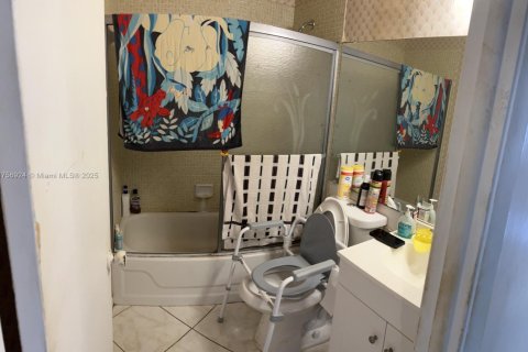Condo in Sunrise, Florida, 1 bedroom  № 1860213 - photo 3