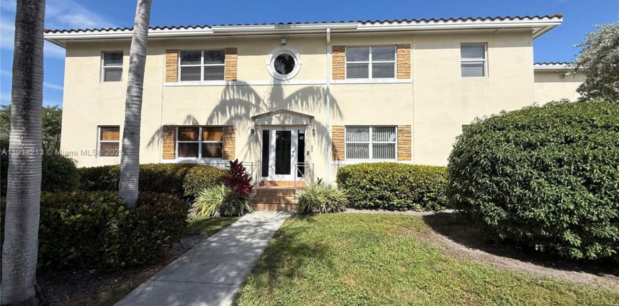 Condo à Miami Shores, Floride, 1 chambre  № 1971510