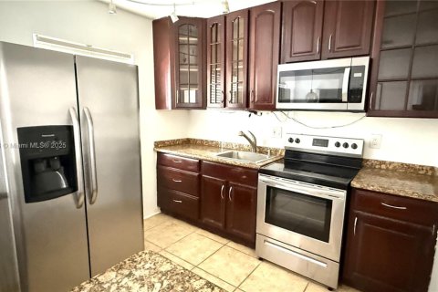 Copropriété à louer à Miami Shores, Floride: 1 chambre, 63.64 m2 № 1971510 - photo 2