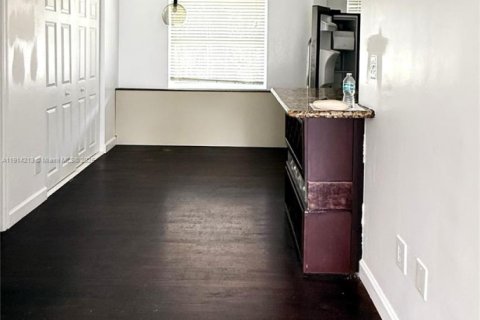 Copropriété à louer à Miami Shores, Floride: 1 chambre, 63.64 m2 № 1971510 - photo 4