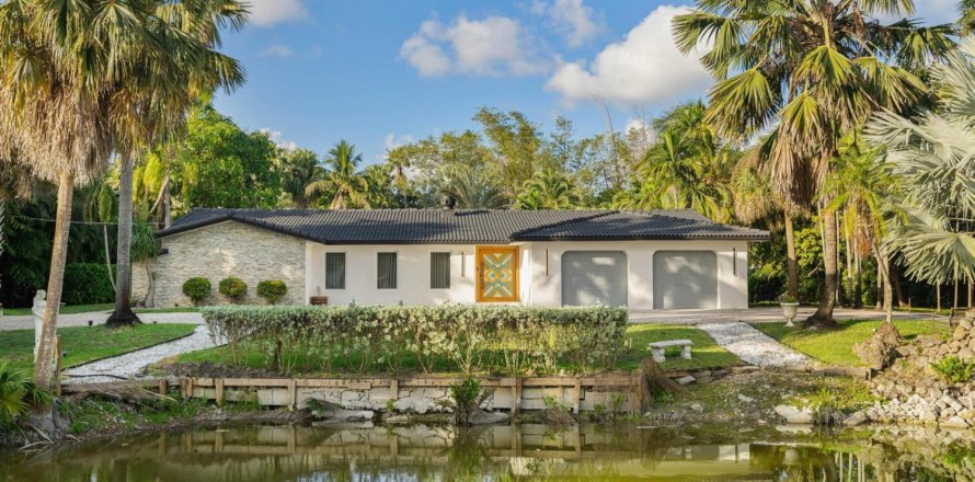 House in Plantation, Florida 4 bedrooms, 286.88 sq.m. № 2178742