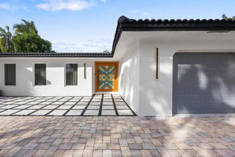 House in Plantation, Florida 4 bedrooms, 286.88 sq.m. № 2178742 - photo 10