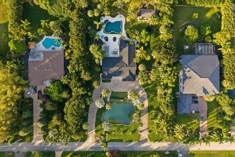 House in Plantation, Florida 4 bedrooms, 286.88 sq.m. № 2178742 - photo 8