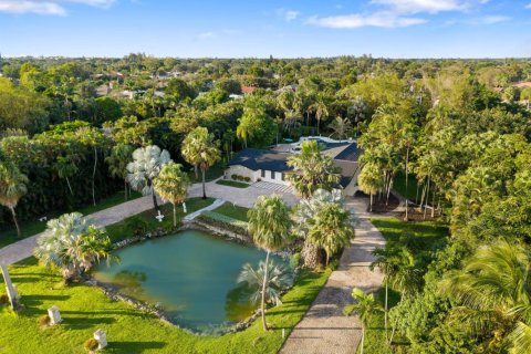House in Plantation, Florida 4 bedrooms, 286.88 sq.m. № 2178742 - photo 9