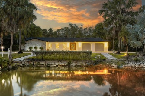 House in Plantation, Florida 4 bedrooms, 286.88 sq.m. № 2178742 - photo 6