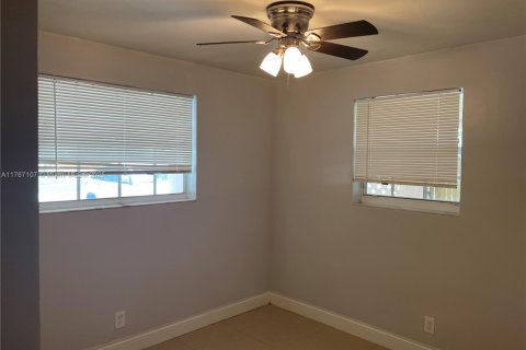 Casa en venta en Lauderhill, Florida, 4 dormitorios, 130.9 m2 № 1868072 - foto 10