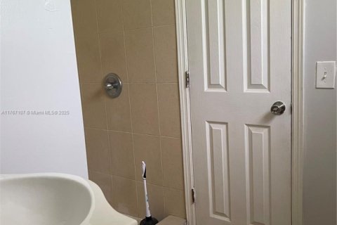 Casa en venta en Lauderhill, Florida, 4 dormitorios, 130.9 m2 № 1868072 - foto 12
