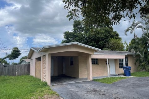 Casa en venta en Lauderhill, Florida, 4 dormitorios, 130.9 m2 № 1868072 - foto 3