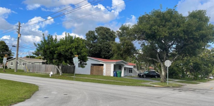 Casa en Lauderhill, Florida 4 dormitorios, 130.9 m2 № 1868072