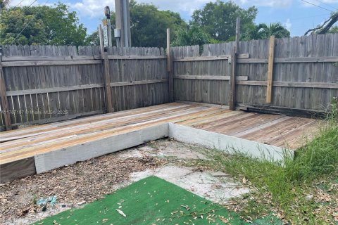 Casa en venta en Lauderhill, Florida, 4 dormitorios, 130.9 m2 № 1868072 - foto 16