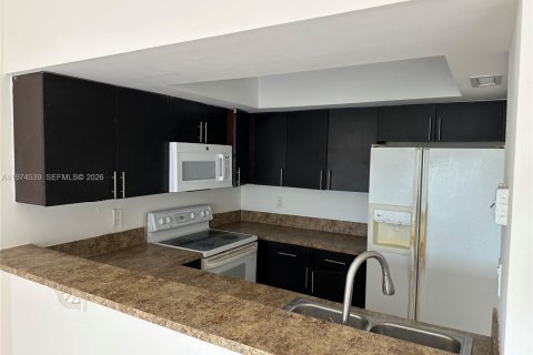 Condo in Miami, Florida, 2 bedrooms  № 2041262 - photo 3