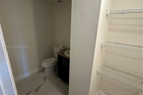 Condo in Miami, Florida, 2 bedrooms  № 2041262 - photo 8