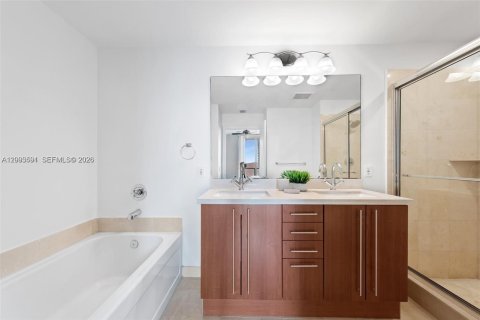 Condominio en alquiler en Miami, Florida, 2 dormitorios, 94.11 m2 № 2378804 - foto 10