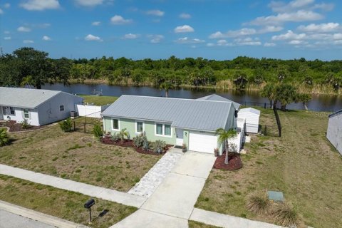 Villa ou maison à Port Charlotte, Floride 2 chambres, 93.27 m2 № 2119866