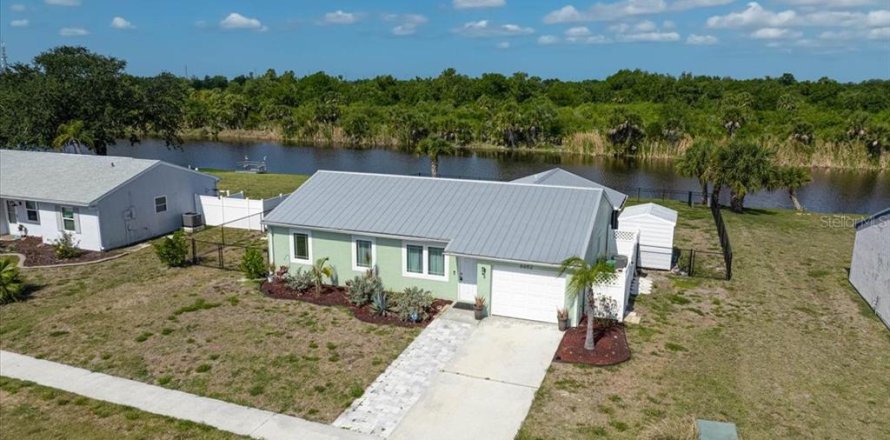 Villa ou maison à Port Charlotte, Floride 2 chambres, 93.27 m2 № 2119866