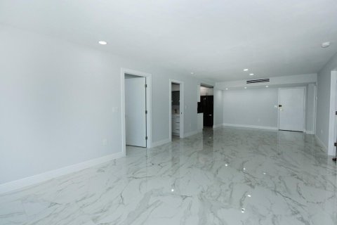 Copropriété à vendre à Palm Beach, Floride: 2 chambres, 120.03 m2 № 2087717 - photo 10