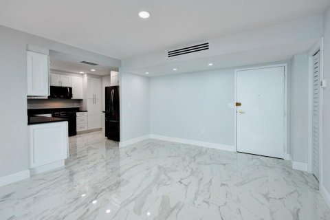 Copropriété à vendre à Palm Beach, Floride: 2 chambres, 120.03 m2 № 2087717 - photo 12