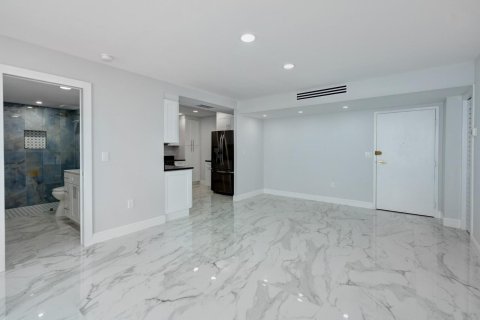Copropriété à vendre à Palm Beach, Floride: 2 chambres, 120.03 m2 № 2087717 - photo 11