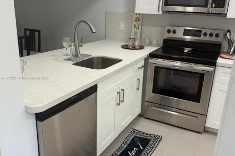 Кондоминиум с 1 спальней в Коконат Крик, Флорида № 2037926