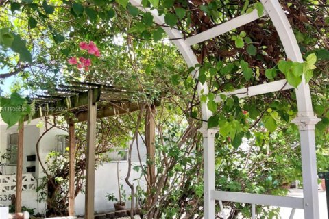 House in Miami, Florida 2 bedrooms, 74.32 sq.m. № 1994527 - photo 8