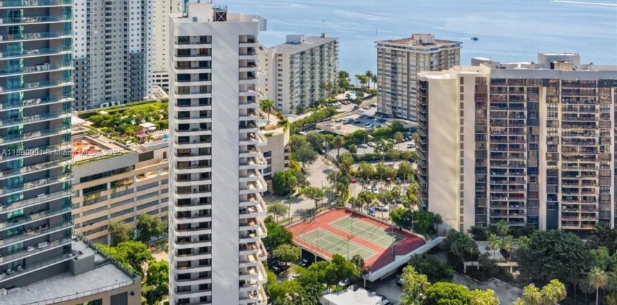 Condominio en Miami, Florida, 4 dormitorios № 1983260